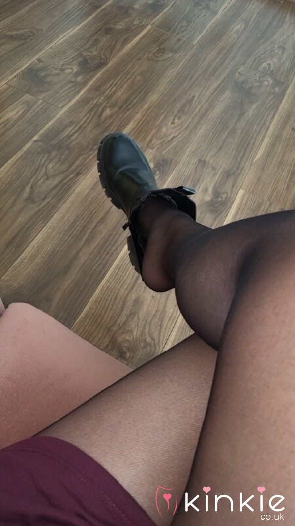 4min Boot Worship Video With A Dangle