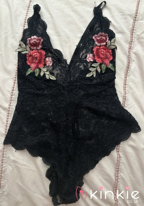 Black Lace Embroidered Bodysuit 🌹