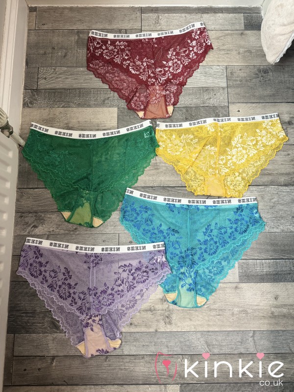 BRIGHT LACE KNICKERS SMELL MY Pu**y!