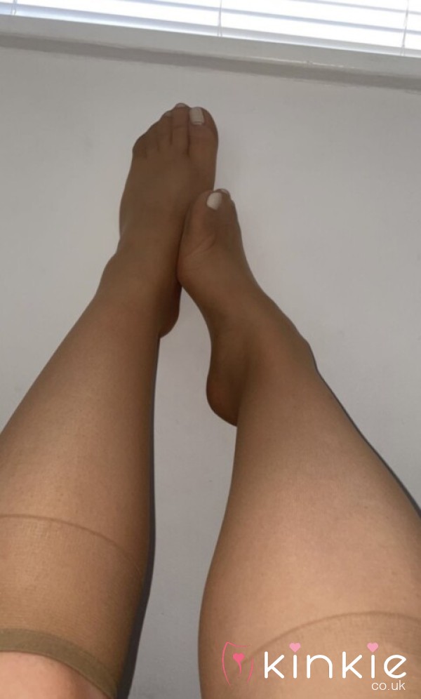 Caramel 10 Denier Knee High Nylons