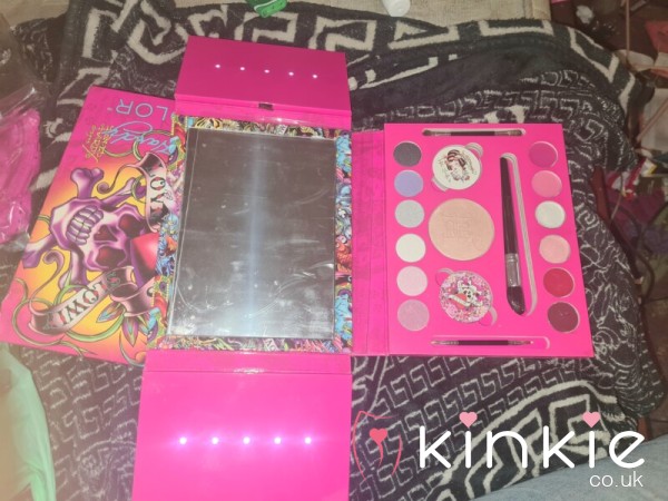 Ed Hardy Color Love Kills Make Up Pallete And Few Other Bits