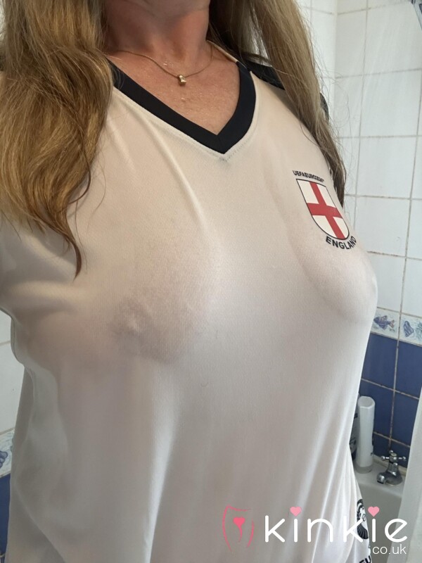 England ( . )( . ) Xx