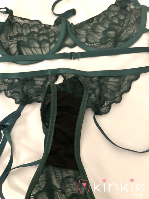 Green Lacy Bra, Panties And Matching Suspenders 😈