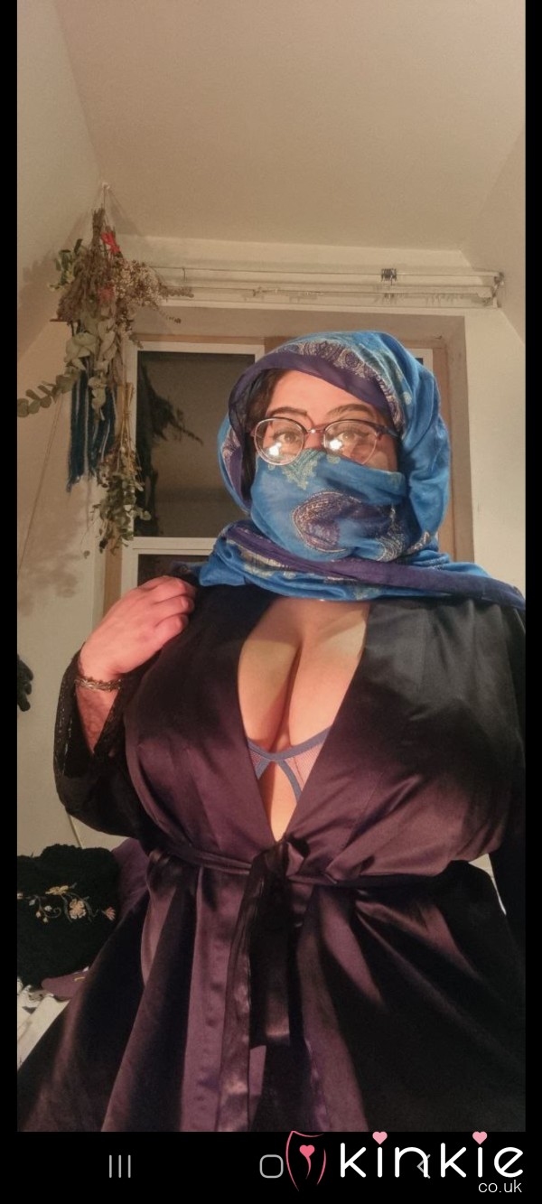 Horny Muslim Sl*t Solo Play