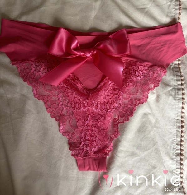 Hot Pink Bu*t Bow!