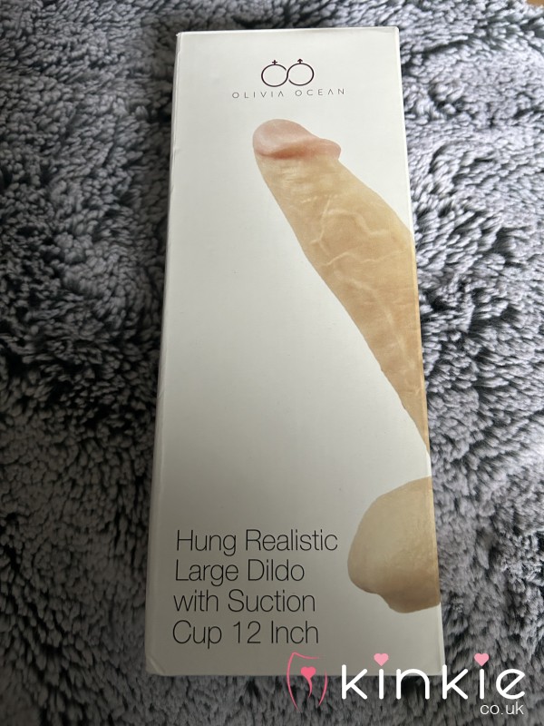 Hung Realistic Large Di**o