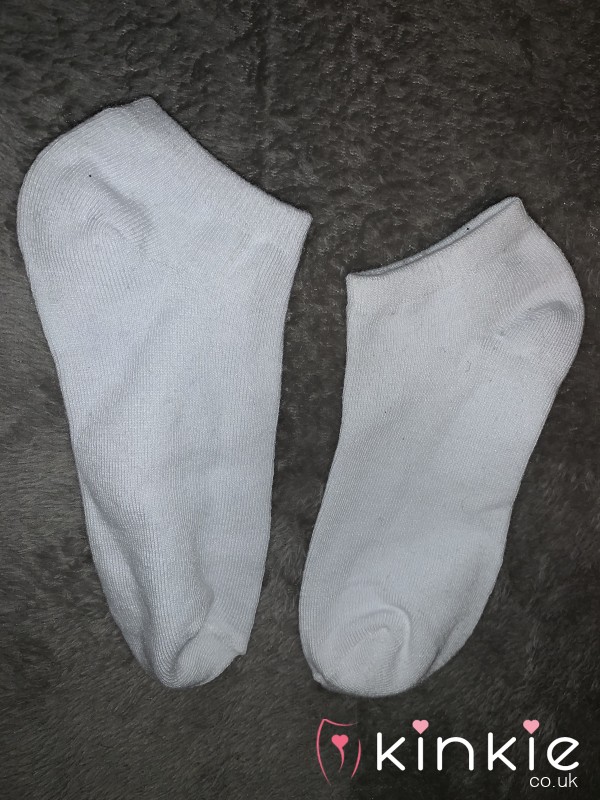 LOTS OF USED WHITE ANKLE SOCKS FOR SALE – £10 PER DAY OF WEAR