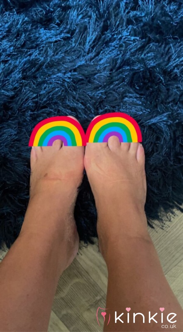 Pre-made Feet Pictures With My New Toe Rings