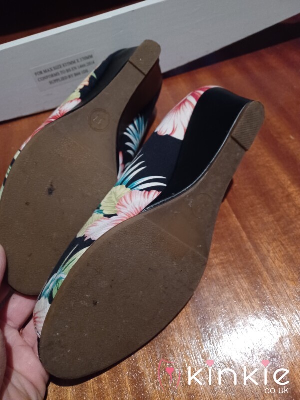 Summer Flor*l Wedge Worn Shoes