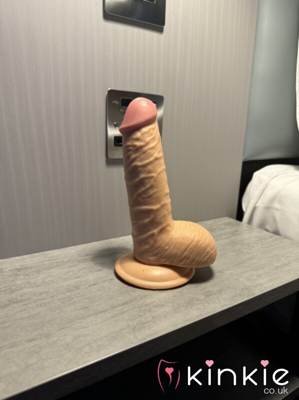 Well Used 8 Inch Suction Cup Di**o! 😈