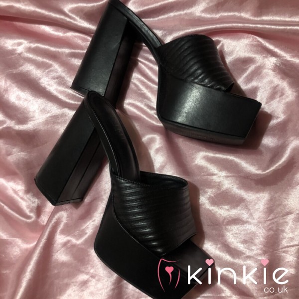 Well Worn Black Platform Chunky Heels 👠